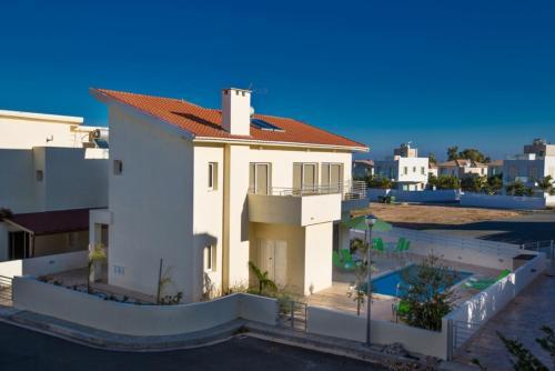 Picture Relaxing Beside Your Private Pool in Protaras Reading Your Favourite Book, Protaras Villa 1260 — фото 1