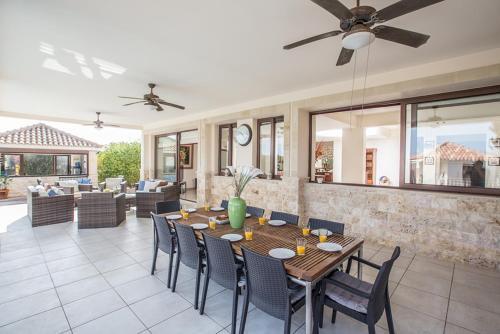 Паралимни: Rent Your Dream Holiday Villa in Paralimni And Look Forward To Relaxing Beside Your Private Pool, Paralimni Villa 1232