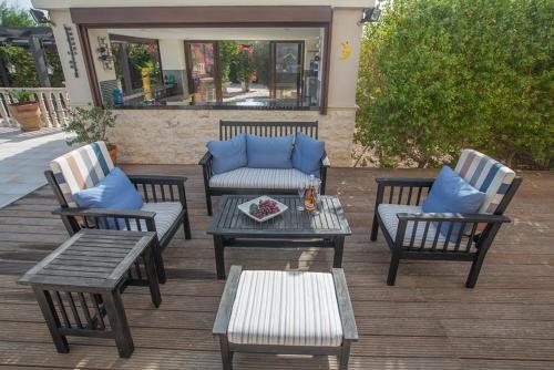 Паралимни: Rent Your Dream Holiday Villa in Paralimni And Look Forward To Relaxing Beside Your Private Pool, Paralimni Villa 1232