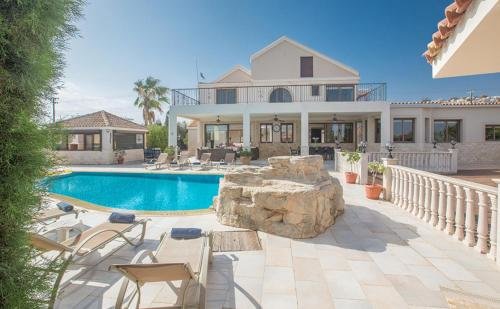Паралимни: Rent Your Dream Holiday Villa in Paralimni And Look Forward To Relaxing Beside Your Private Pool, Paralimni Villa 1232