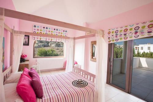 Паралимни: Rent Your Dream Holiday Villa in Paralimni And Look Forward To Relaxing Beside Your Private Pool, Paralimni Villa 1232