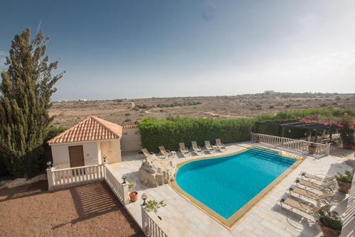 Паралимни: Rent Your Dream Holiday Villa in Paralimni And Look Forward To Relaxing Beside Your Private Pool, Paralimni Villa 1232