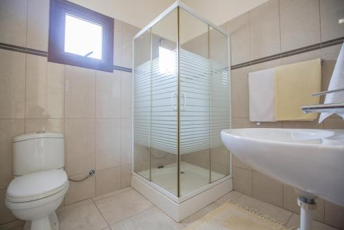 Паралимни: Rent Your Dream Holiday Villa in Paralimni And Look Forward To Relaxing Beside Your Private Pool, Paralimni Villa 1232