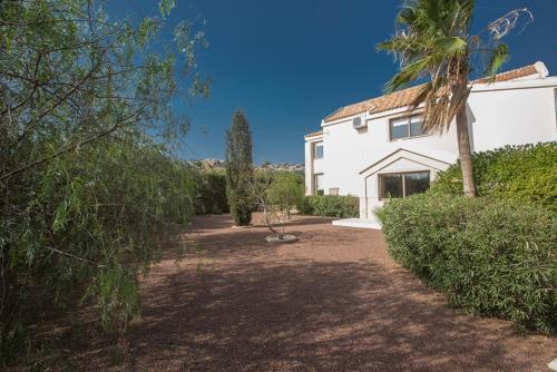 Паралимни: Rent Your Dream Holiday Villa in Paralimni And Look Forward To Relaxing Beside Your Private Pool, Paralimni Villa 1232