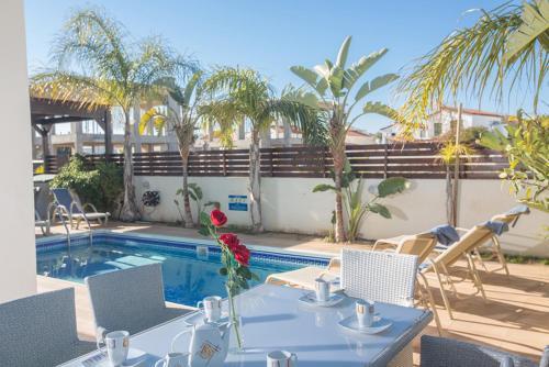 Паралимни: The Ultimate 5 Star Holiday Villa in Paralimni with Private Pool And Close To the Beach, Paralimni Villa 1317