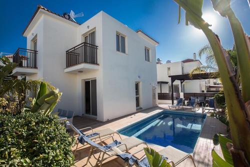 Паралимни: The Ultimate 5 Star Holiday Villa in Paralimni with Private Pool And Close To the Beach, Paralimni Villa 1317