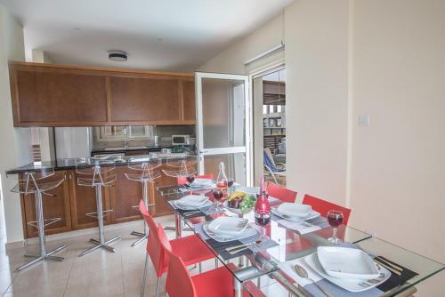Паралимни: The Ultimate 5 Star Holiday Villa in Paralimni with Private Pool And Close To the Beach, Paralimni Villa 1317