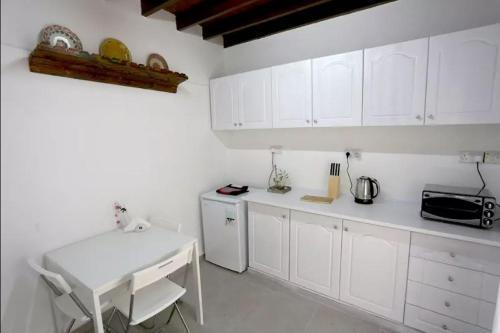 Holiday Home 2 Bedrooms 1 Bathroom Famagusta — фото 4