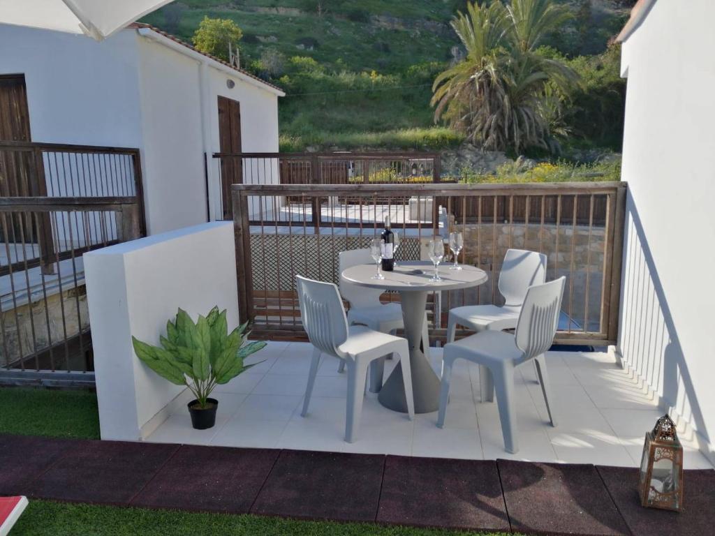 Ороклини: Unique 1 bedroom house