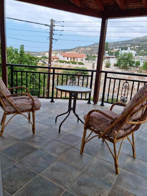Стени: Steni Traditional Studio Apartment