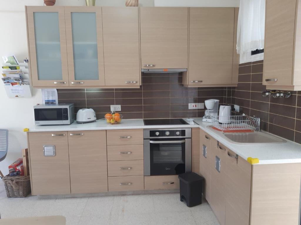 Перволия: House Near the Beach (Militsa & Aggeliki)