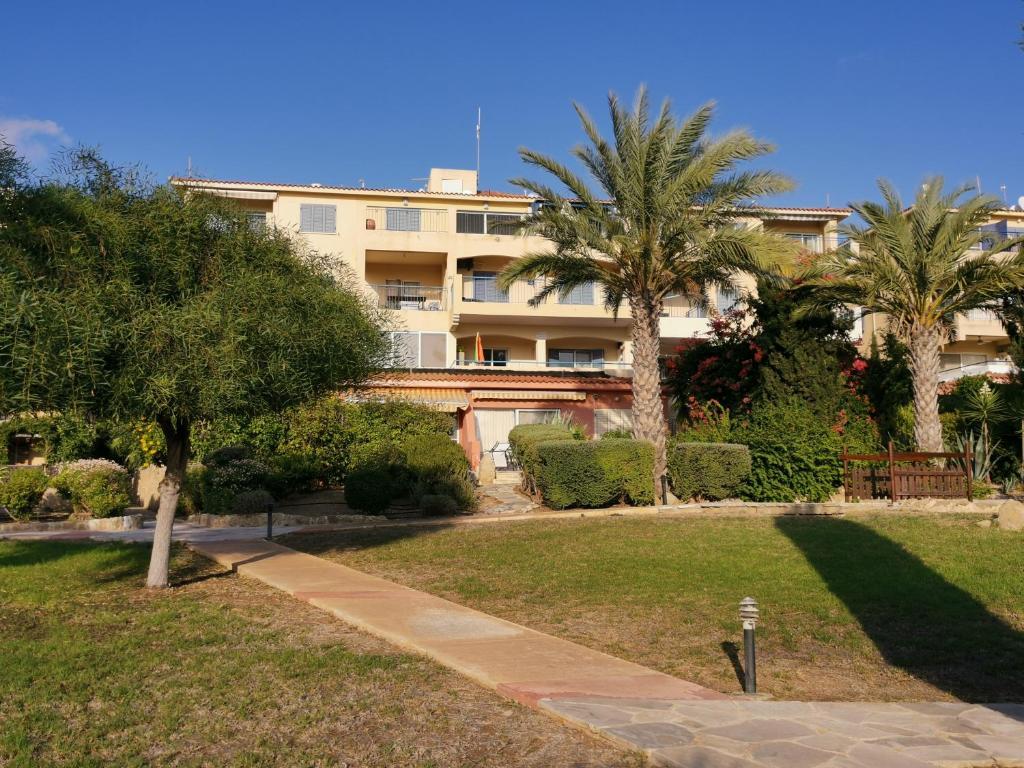 Пафос: 103 Regina Gardens