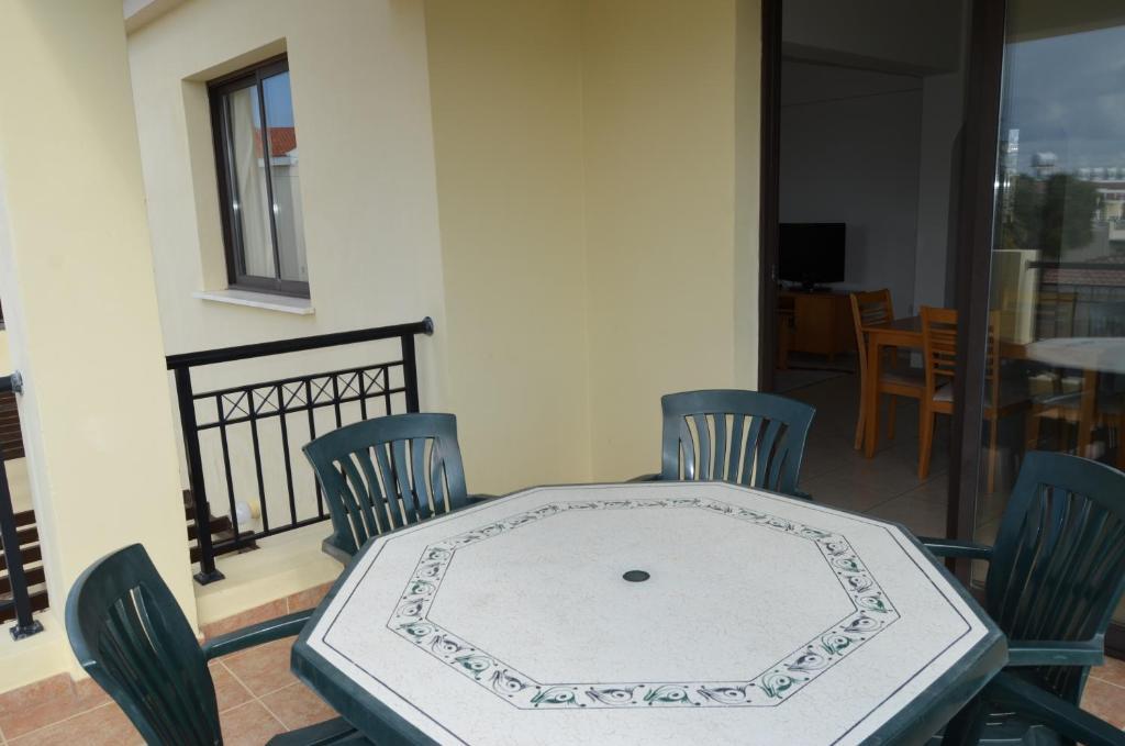 Пафос: Faros Beach Apartment A102