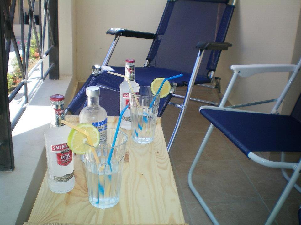 Кити: 104 Excellent 2 bed apartment with pool view, AC & gym!
