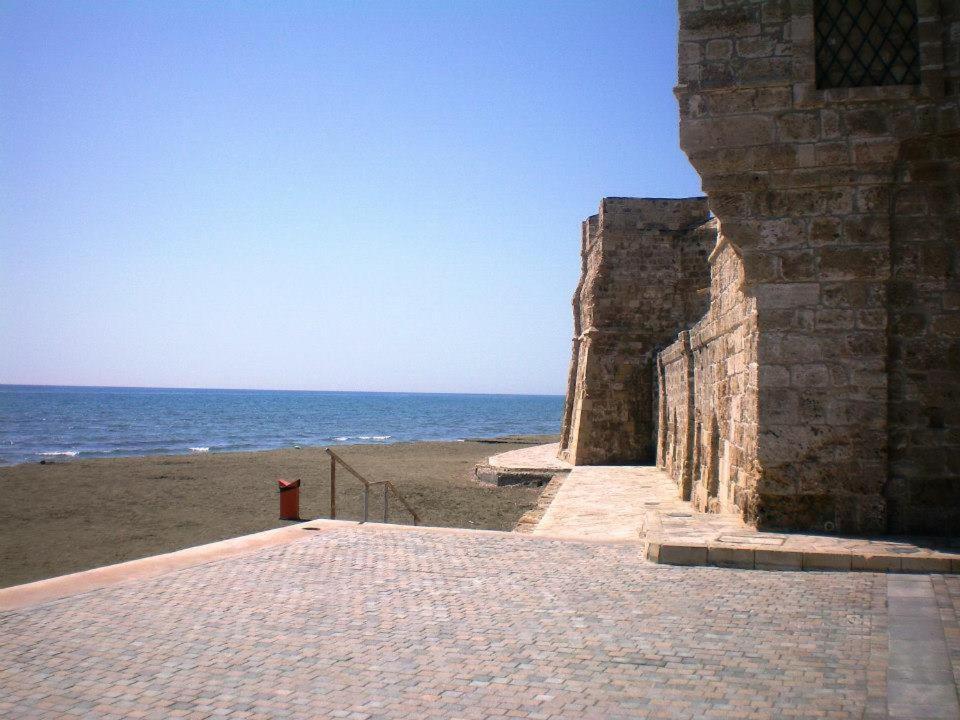 Кити: 104 Excellent 2 bed apartment with pool view, AC & gym!