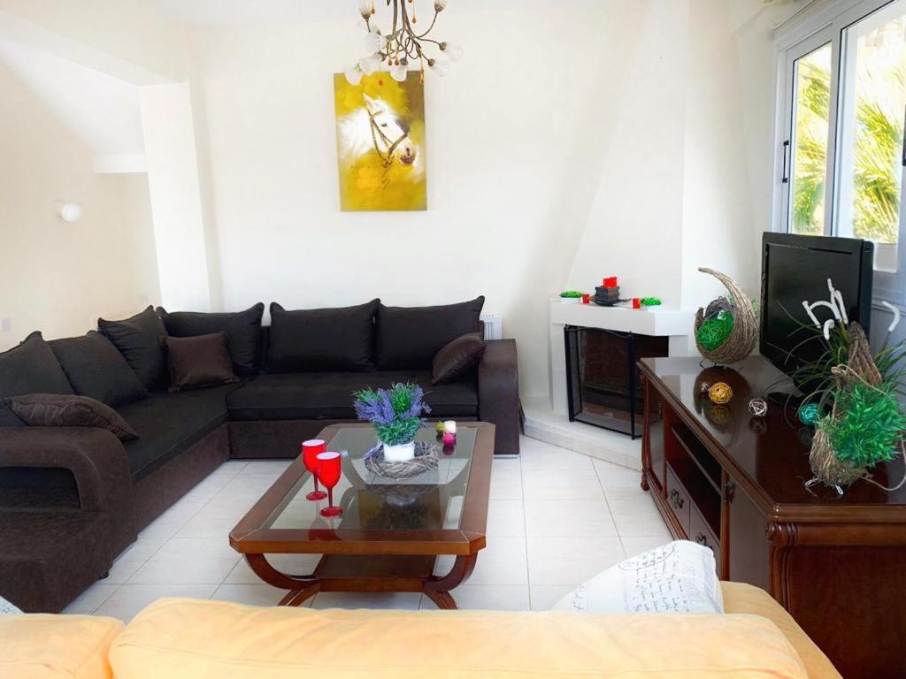 Айя-Напа: Beach Villa Roula 4 Bedroom in Ayia Napa