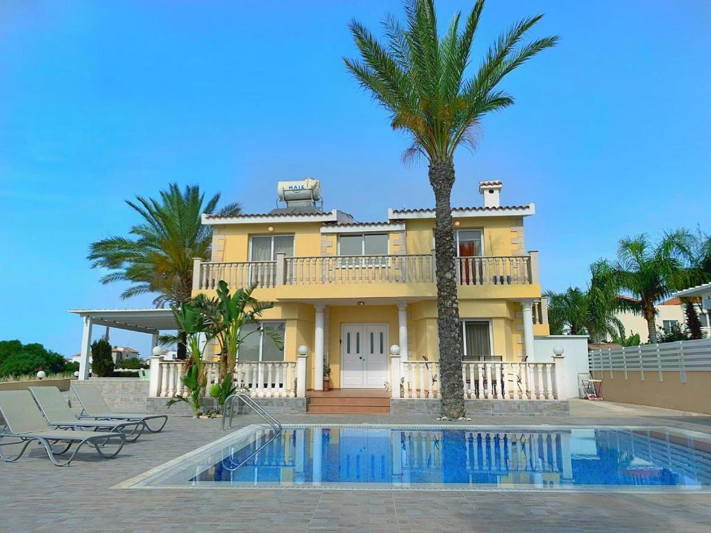 Айя-Напа: Beach Villa Roula 4 Bedroom in Ayia Napa