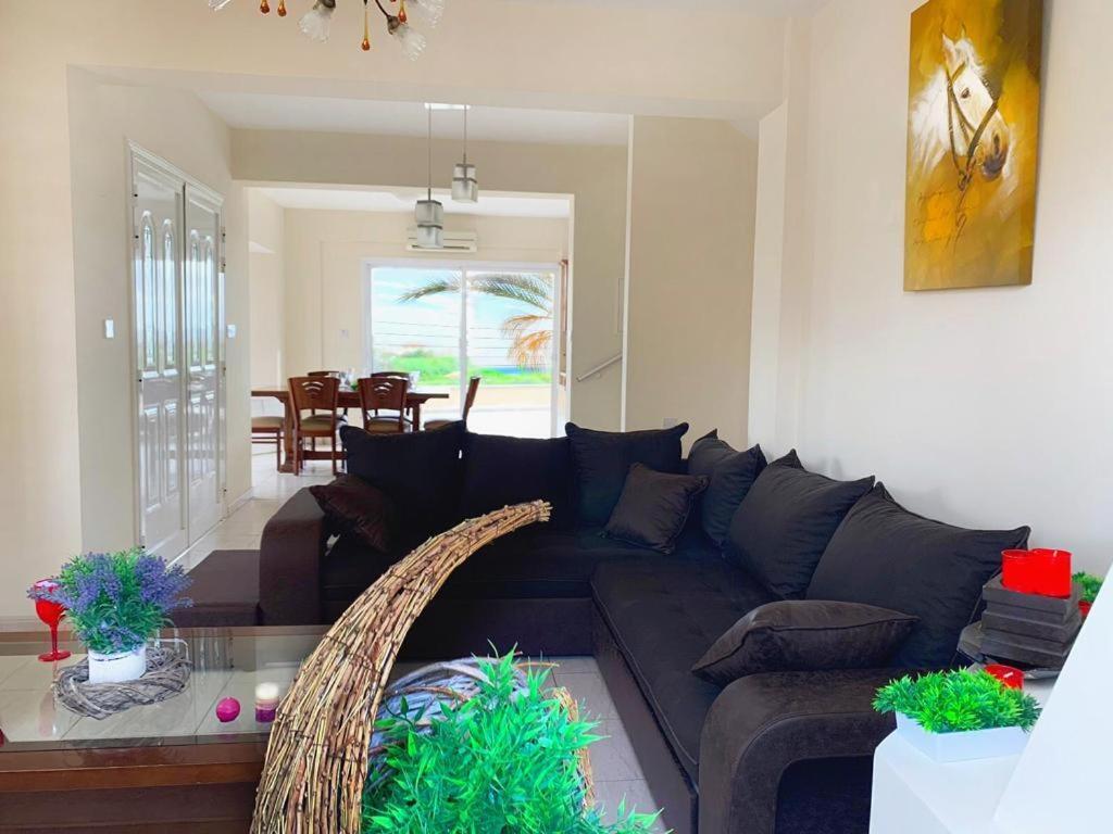 Beach Villa Roula 4 Bedroom in Ayia Napa — фото 2