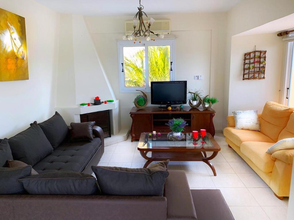 Beach Villa Roula 4 Bedroom in Ayia Napa — фото 4