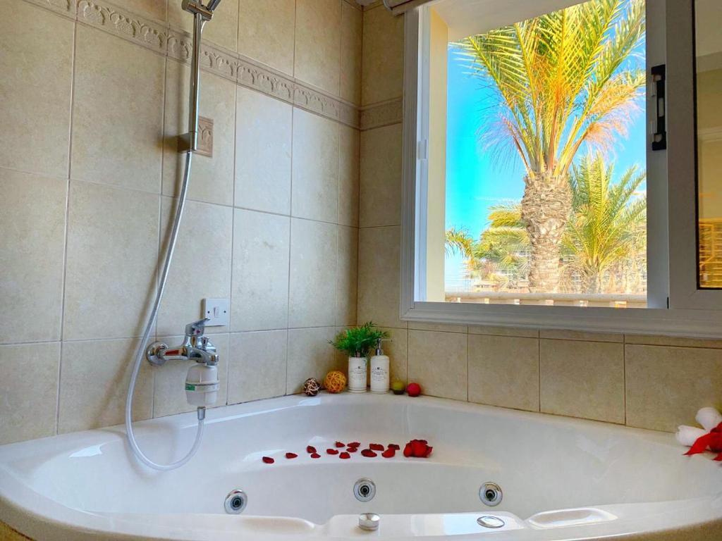 Айя-Напа: Beach Villa Roula 4 Bedroom in Ayia Napa