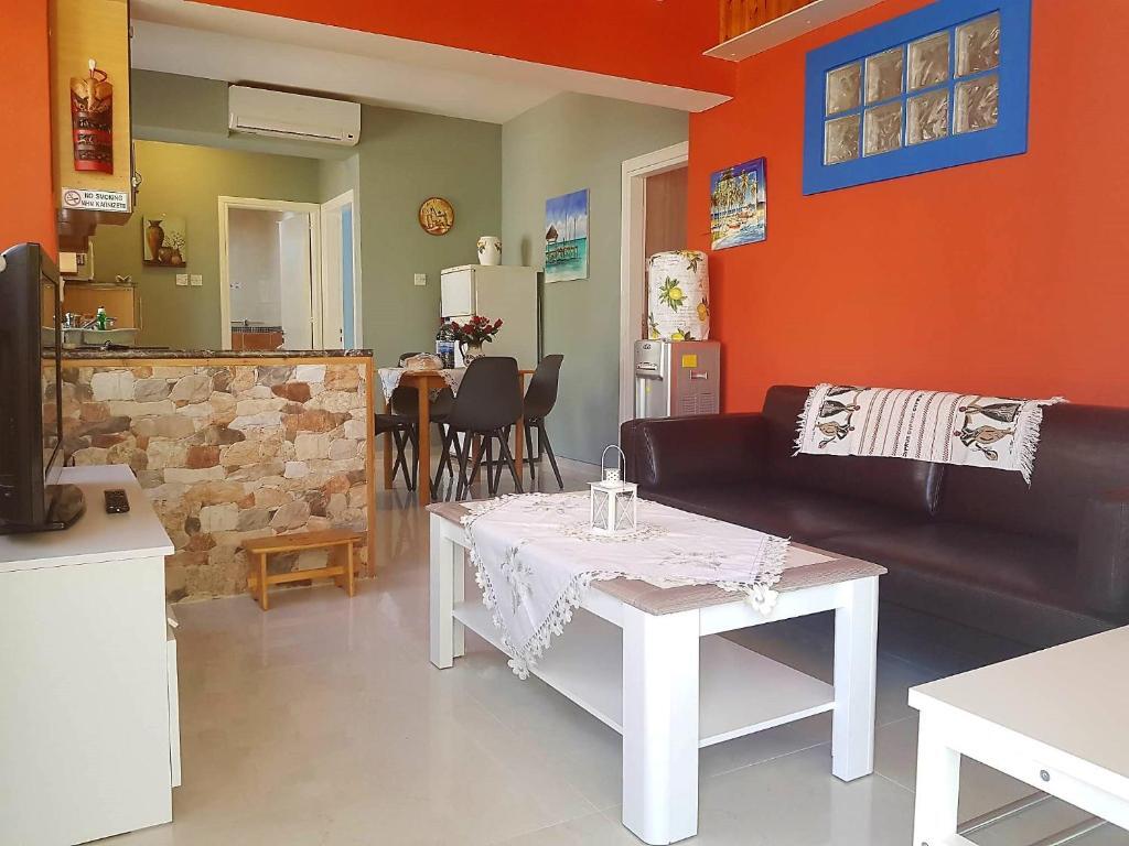 2 bedroom ground floor apt, 5 minutes walk from the beach — фото 5