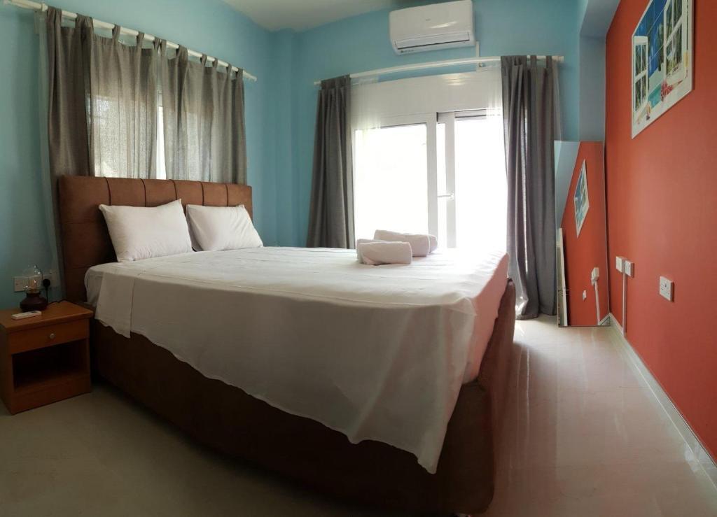 2 bedroom ground floor apt, 5 minutes walk from the beach — фото 3