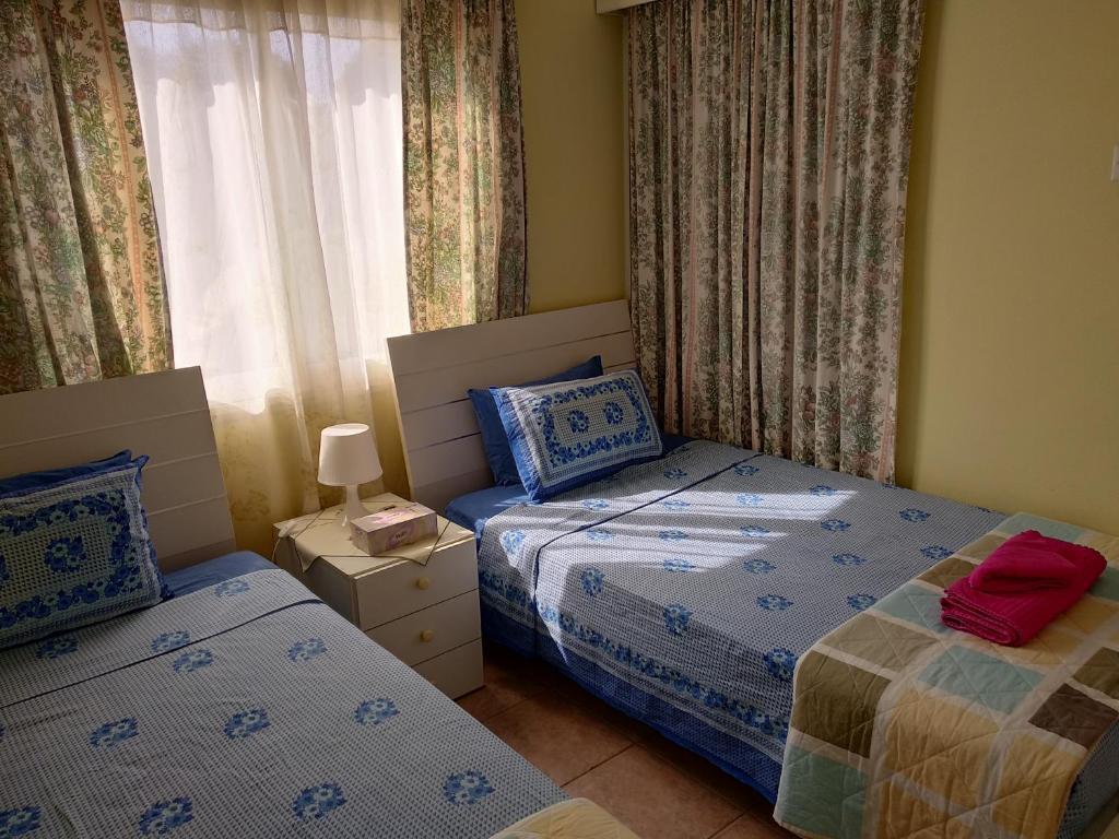 Паралимни: Spacious 1 Bedroom Apartment in Kapparis Area