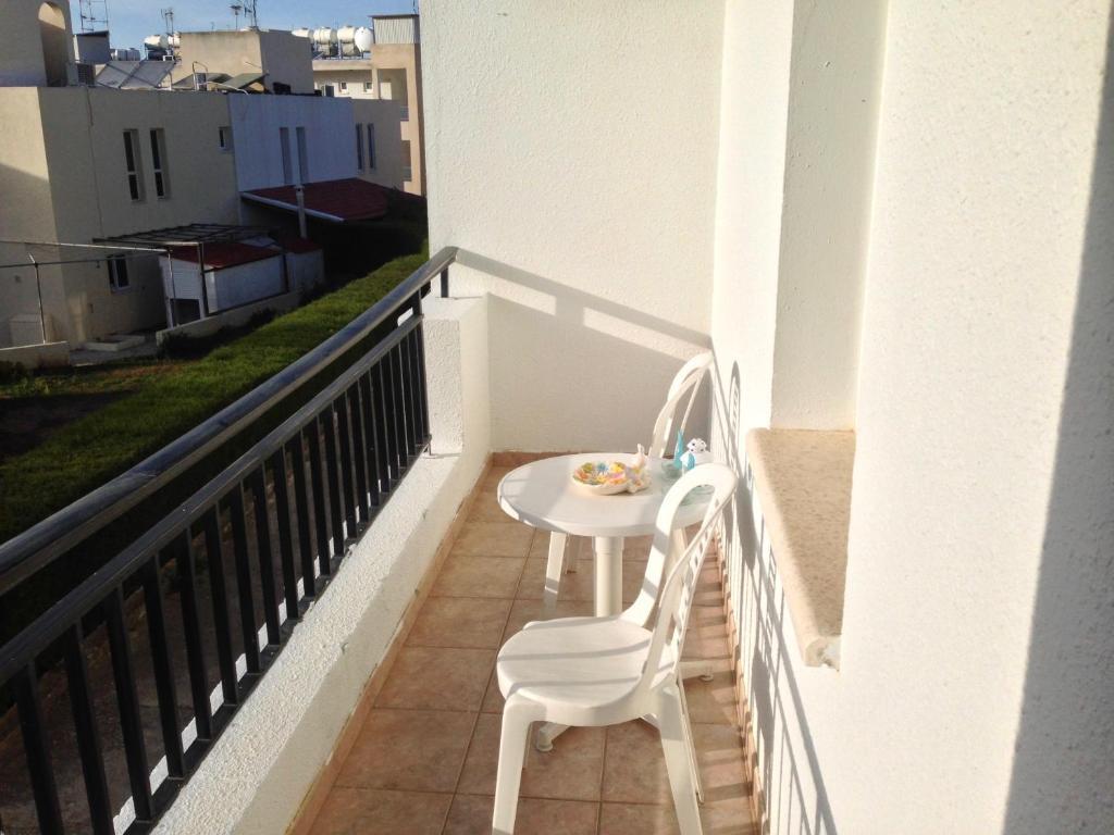 Паралимни: Spacious 1 Bedroom Apartment in Kapparis Area