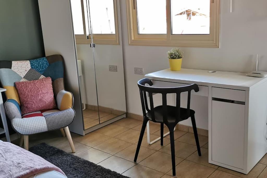 Лимассол: Pretty and quiet studio, with wifi and parking