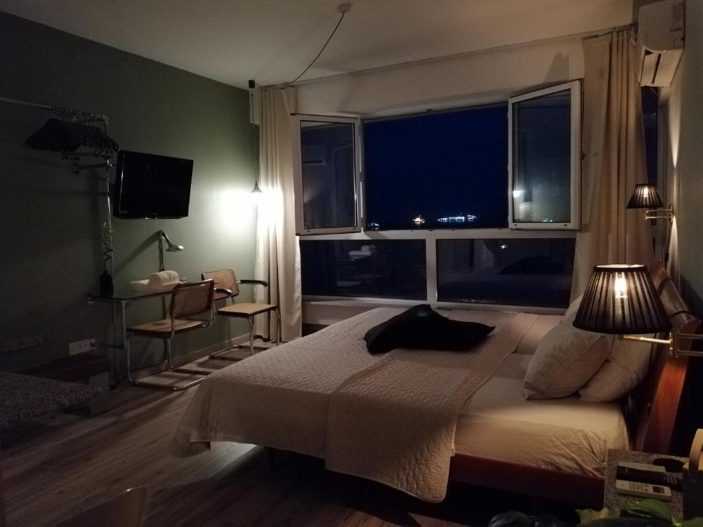 Лимассол: A City-Center Seaview Penthouse at Oceanic (Adults Only)