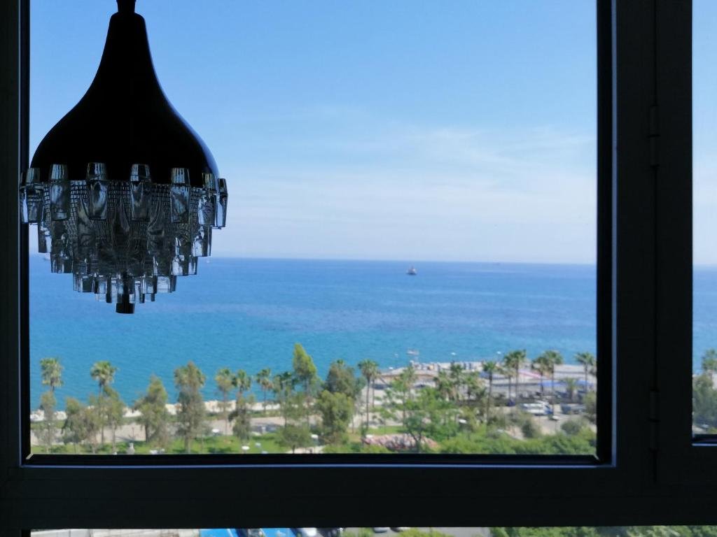 Лимассол: A City-Center Seaview Penthouse at Oceanic (Adults Only)