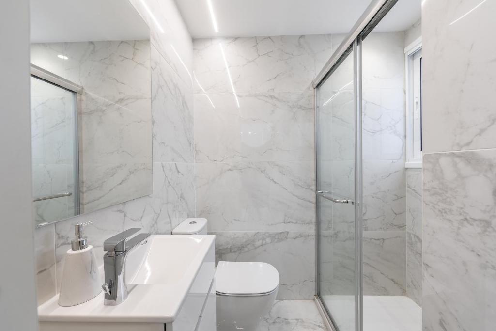 Лимассол: Lovely 3-bedroom apartment in Prokymea court