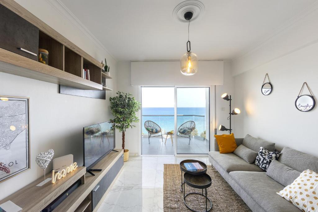 Лимассол: Lovely 3-bedroom apartment in Prokymea court