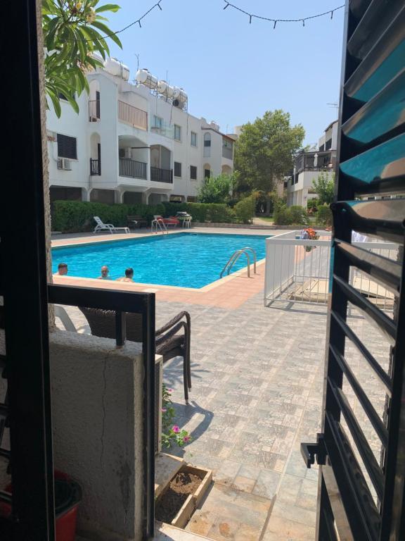 Паралимни: Theodoros Apt.22