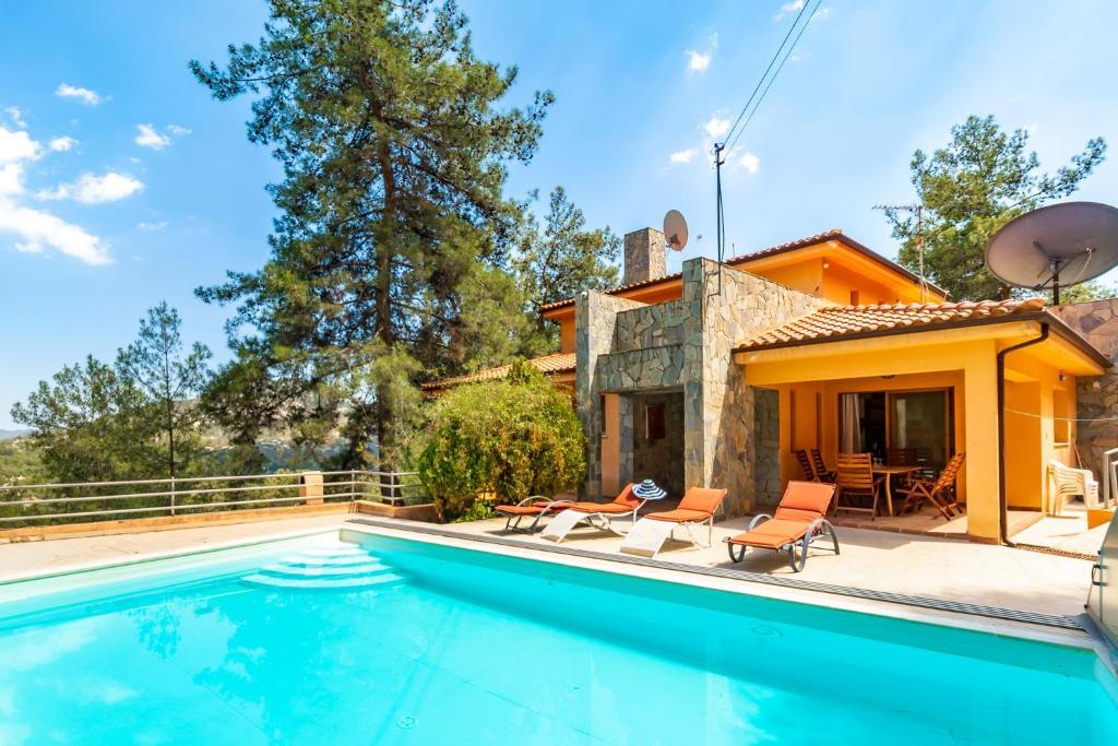 Какопетрия: Villa Hillcrest Panorama by Ezoria