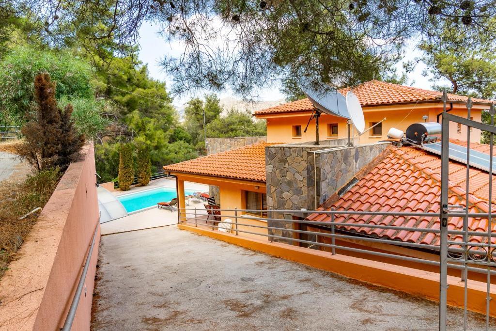 Какопетрия: Villa Hillcrest Panorama by Ezoria