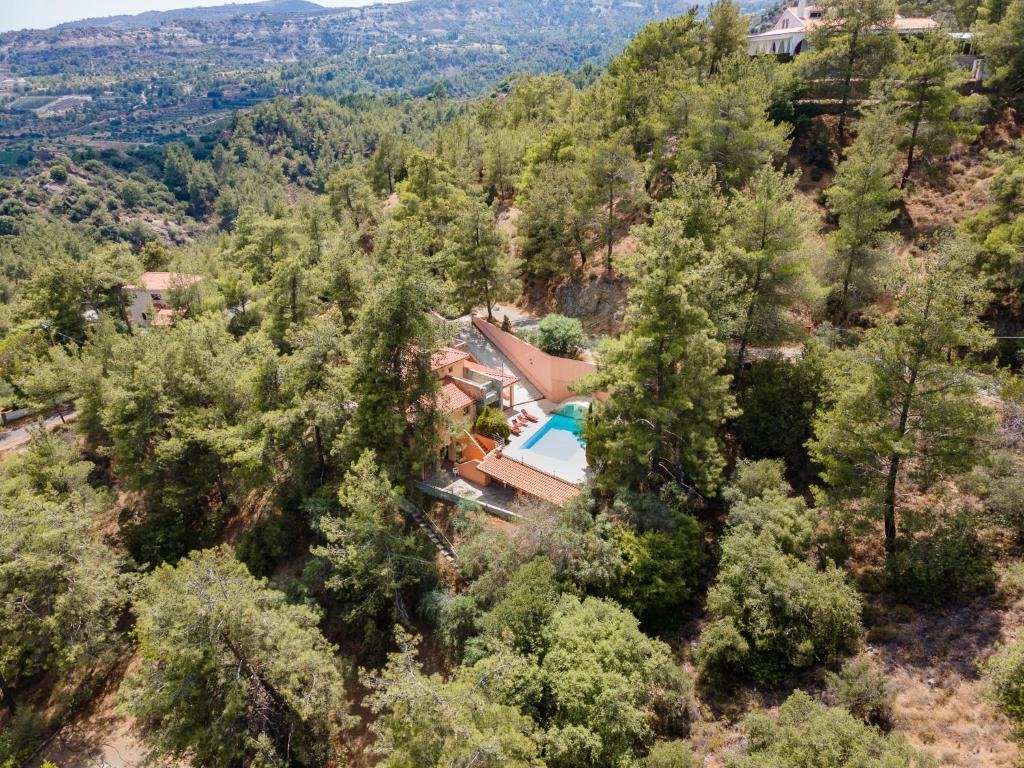 Какопетрия: Villa Hillcrest Panorama by Ezoria