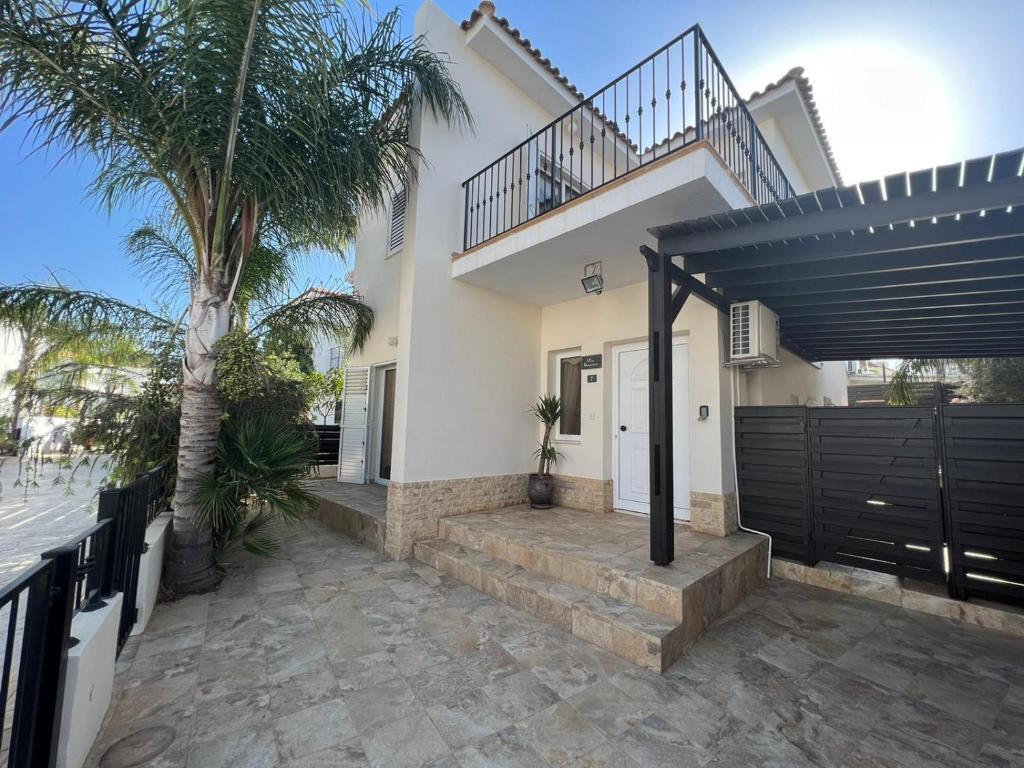 Паралимни: 3bdr villa-pool/700m from a blue flag beach!