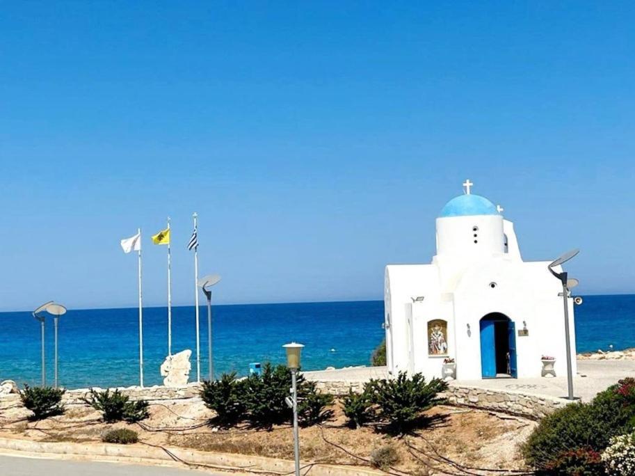 Паралимни: 3bdr villa-pool/700m from a blue flag beach!