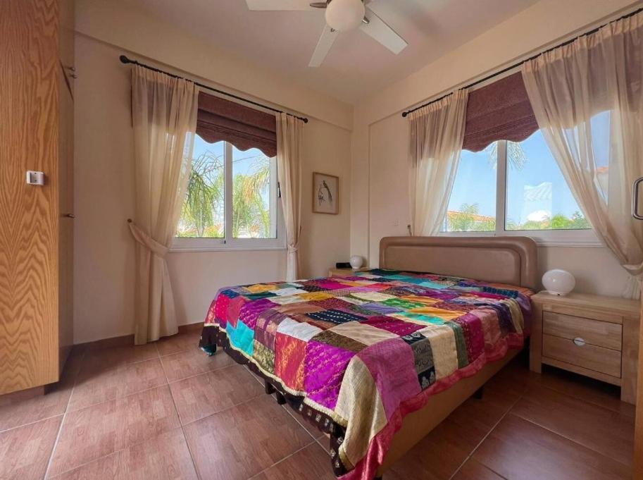 Паралимни: 3bdr villa-pool/700m from a blue flag beach!