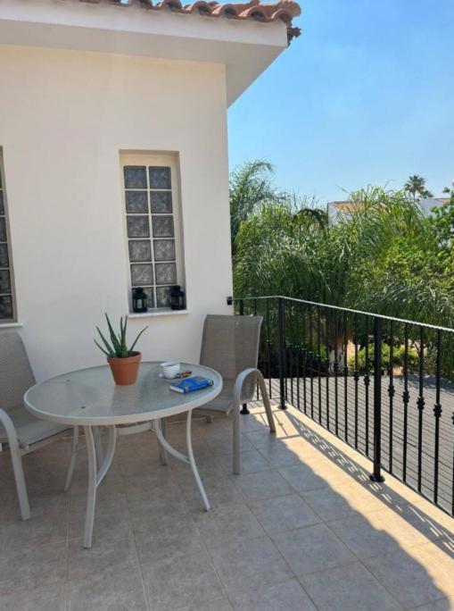 Паралимни: 3bdr villa-pool/700m from a blue flag beach!