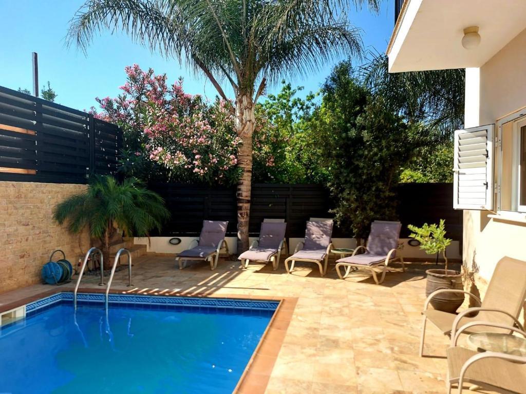 Паралимни: 3bdr villa-pool/700m from a blue flag beach!