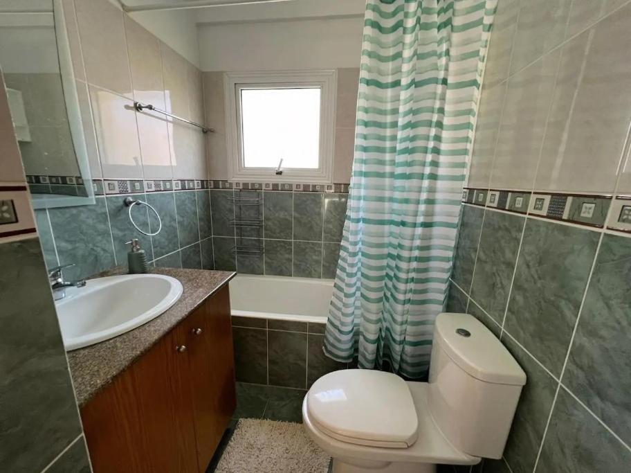 Паралимни: 3bdr villa-pool/700m from a blue flag beach!