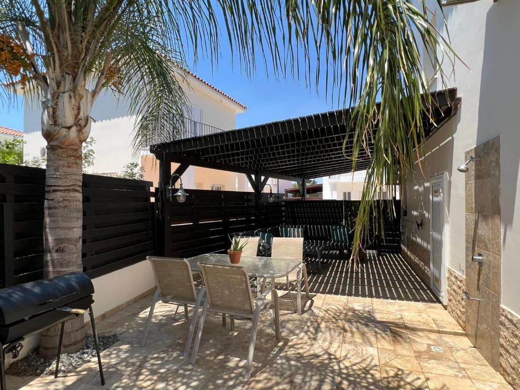 Паралимни: 3bdr villa-pool/700m from a blue flag beach!