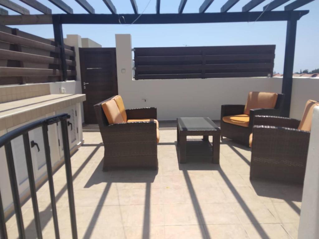 Кити: 2 bedroom apartment with communal pool and roof garden