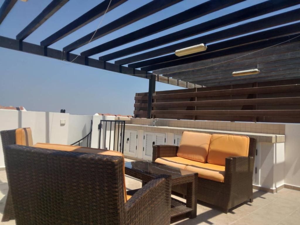 Кити: 2 bedroom apartment with communal pool and roof garden