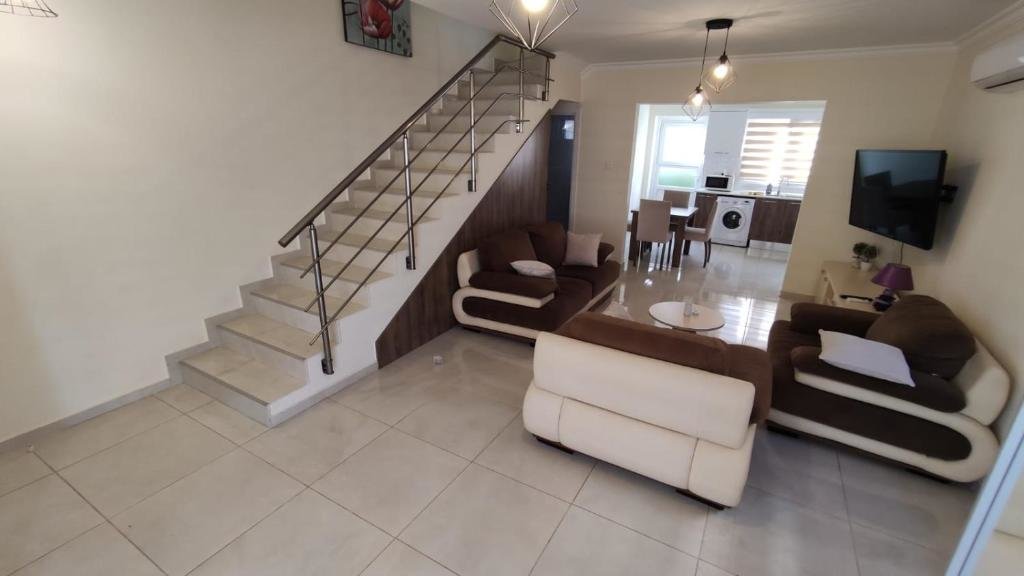 Авгору: Royal Sun Holiday Villa, 2 Bedroom Semi-detached