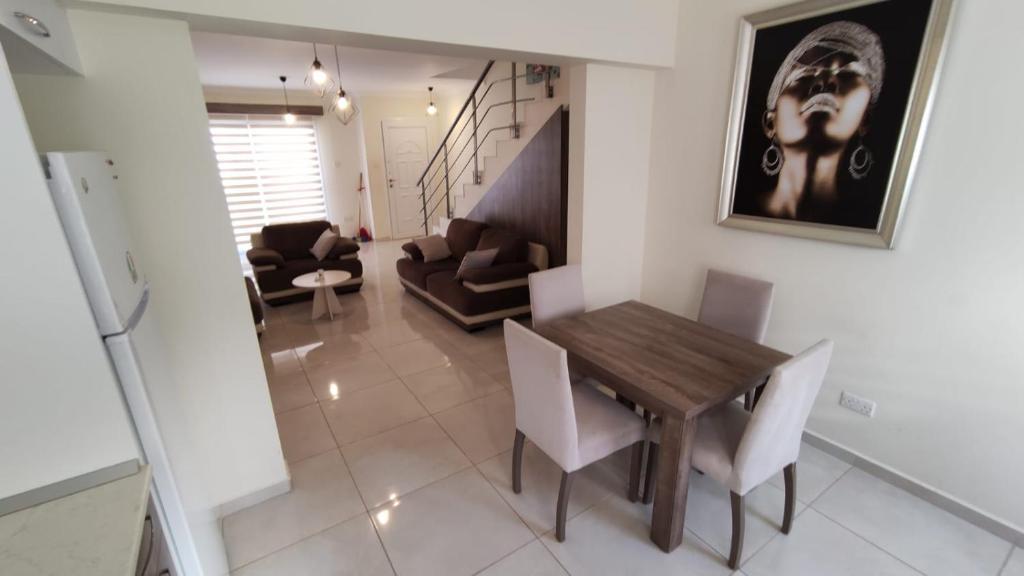 Авгору: Royal Sun Holiday Villa, 2 Bedroom Semi-detached