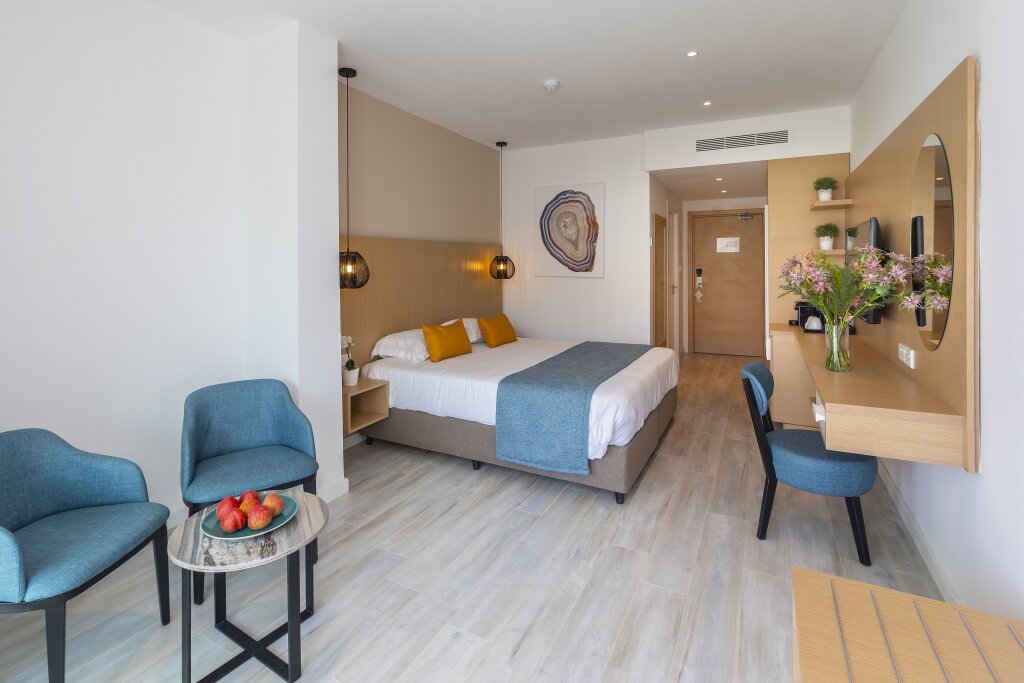 Протарас: Leonardo Crystal Cove & Spa by the sea - Adults Only