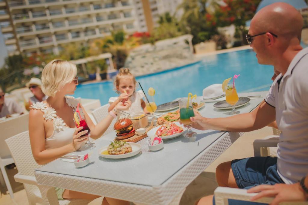 Трикомо (Искеле): Modern Studio Sea View Apartment in Caesar Resort & Spa, Long Beach